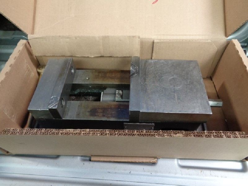 6" Kurt D60-1 Anglock Vise - Stock #1173, photo 1 of 2