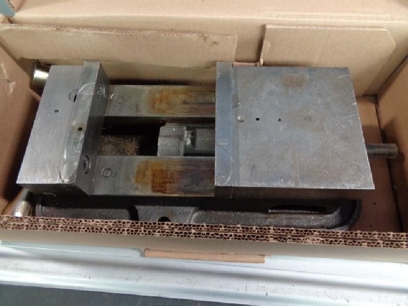 6" Kurt D60-1 Anglock Vise - Stock #1174, photo 1 of 2